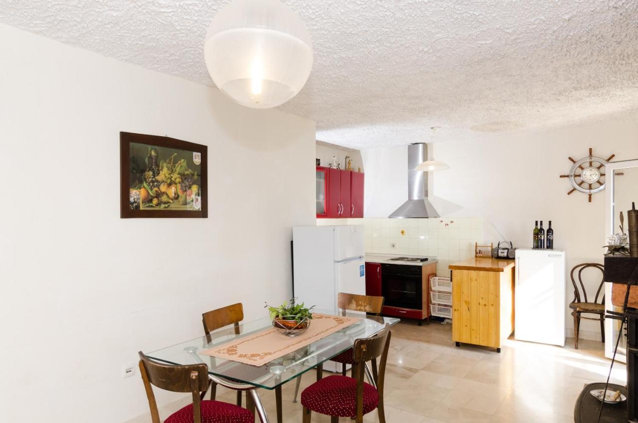 Holiday Home Jasminka Potomje Екстер'єр фото